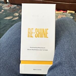MAËLYS Re-Shine Illuminating Body Serum - White and‎ Yellow